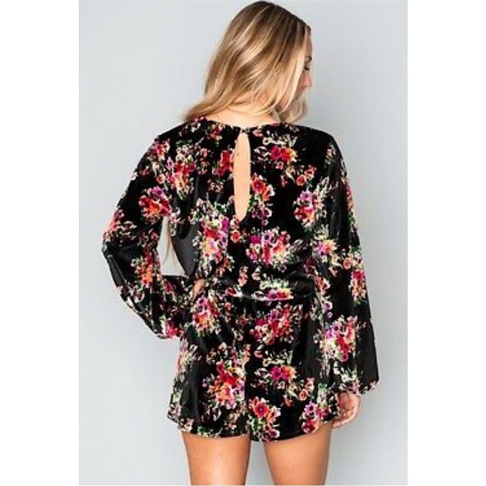 Show Me Your Mumu Kelsey Velvet Floral Romper Size Medium - Picture 2 of 11